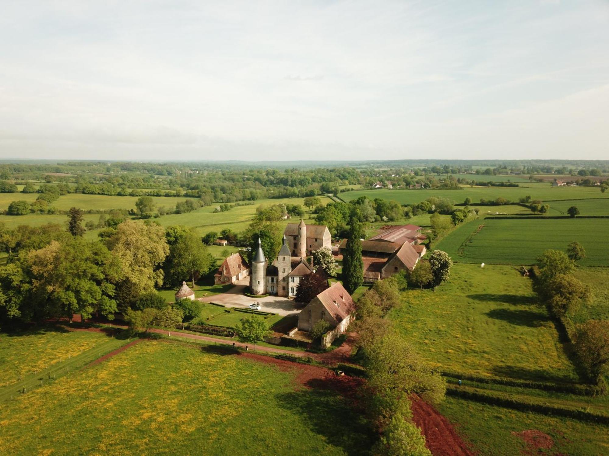 Chateau De Clusors Saint-Menoux Bagian luar foto